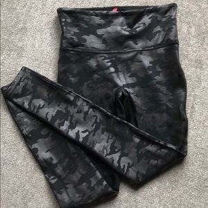Spanx black camo print leggings size M